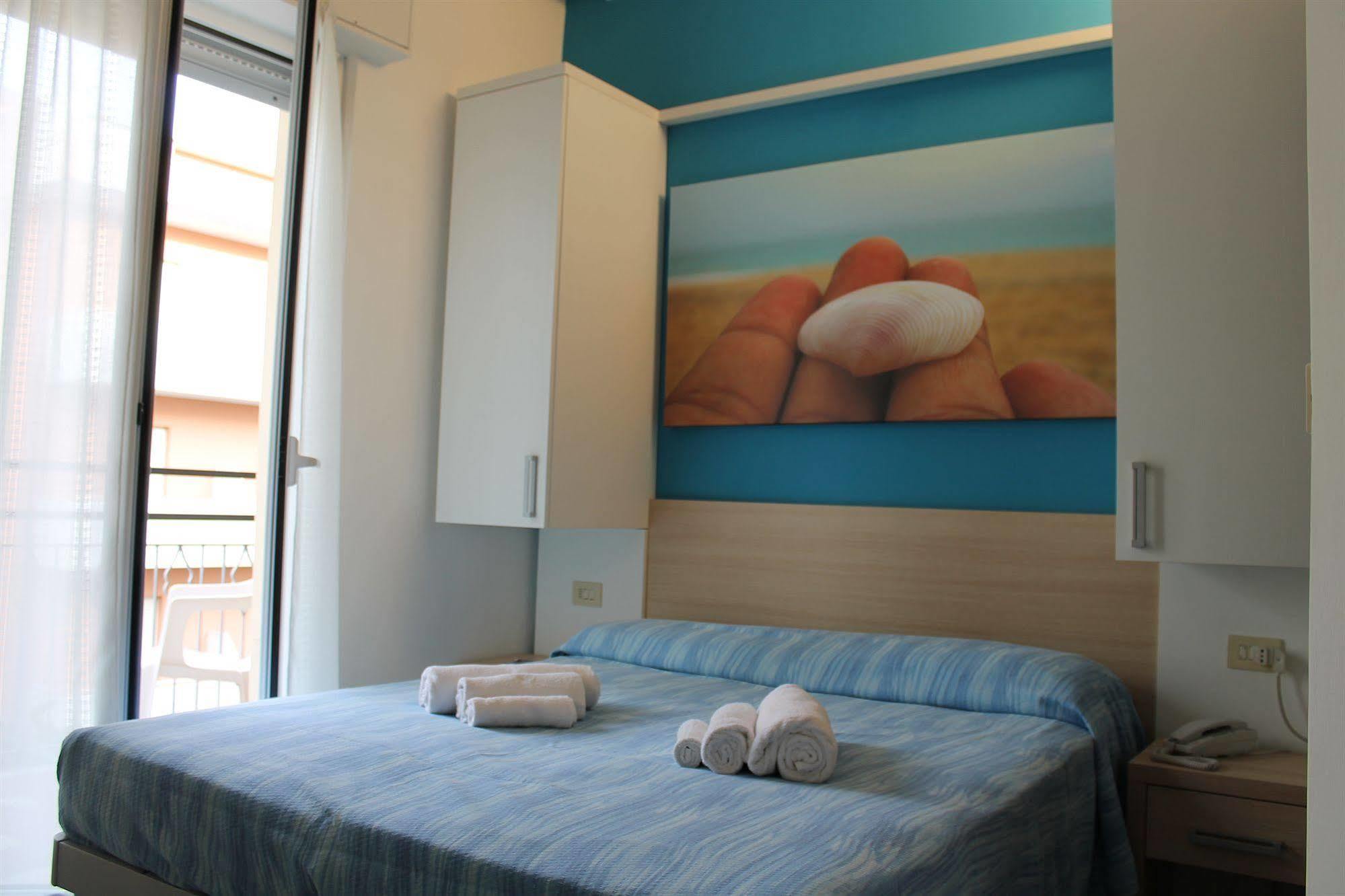Hotel Esperia Cattolica Eksteriør bilde