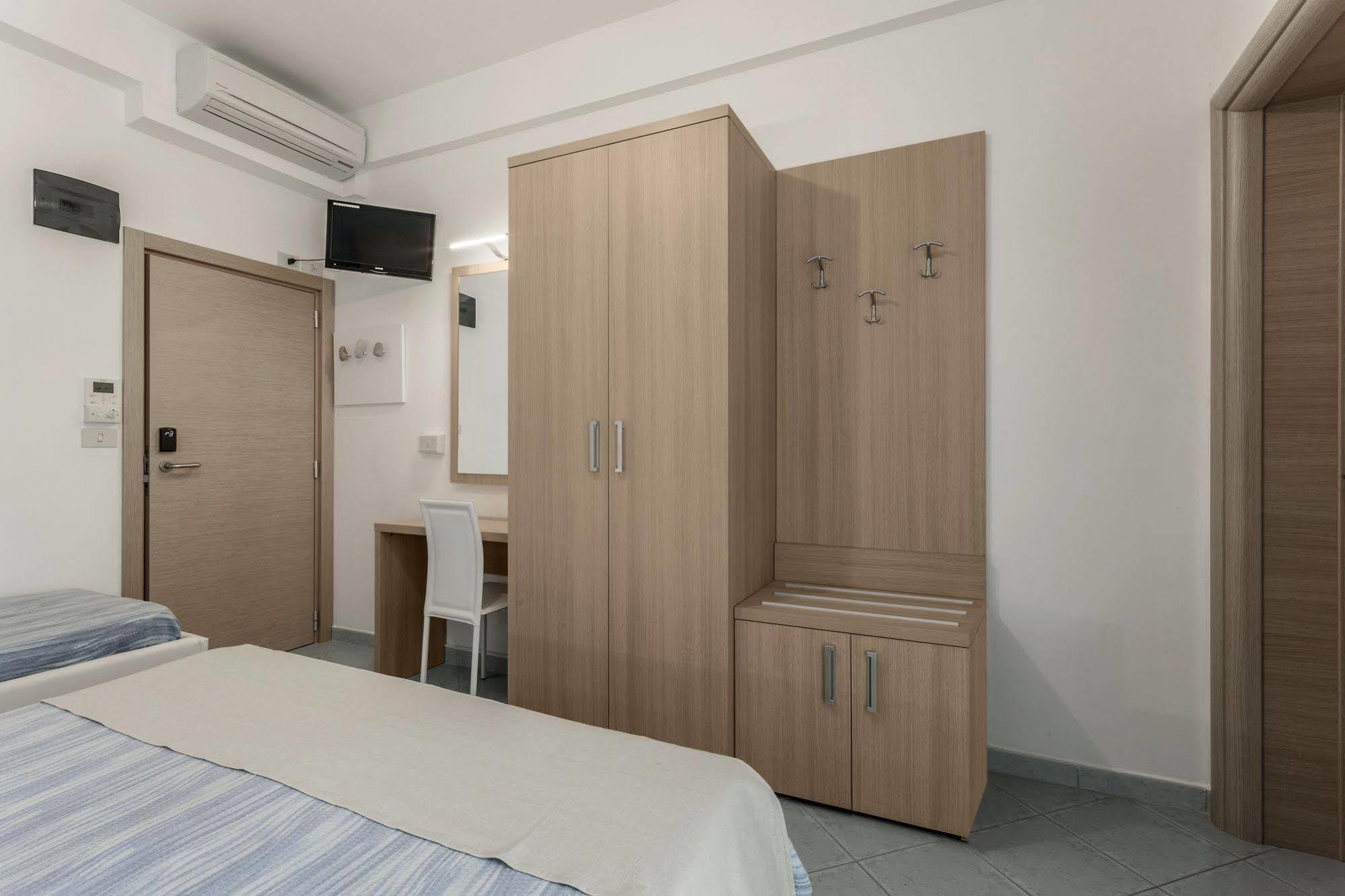 Hotel Esperia Cattolica Eksteriør bilde