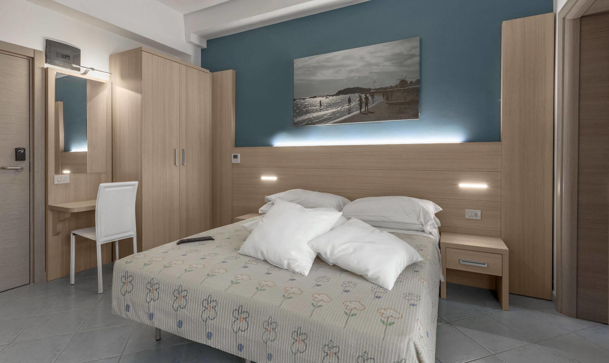 Hotel Esperia Cattolica Eksteriør bilde